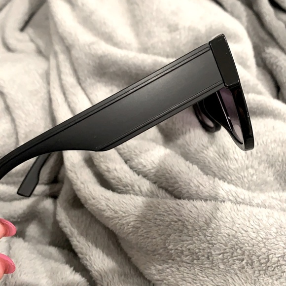 Black sunglasses - Picture 3 of 3